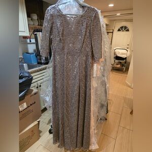 Kay Unger Black Lace Gown